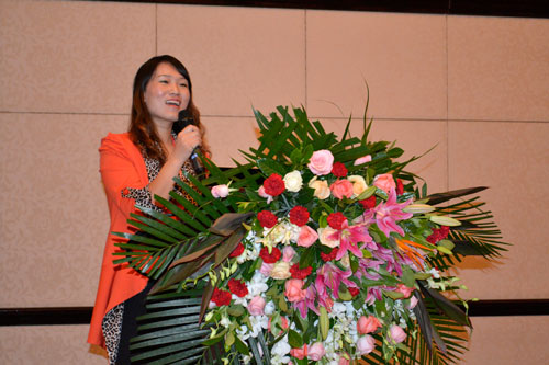 北京网展时代科技有限公司河南分公司 王军娜 总经理在台上的精彩发言