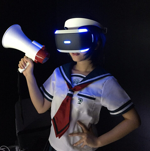 用VR虚拟现实头盔玩游戏到底是一种什么感受？