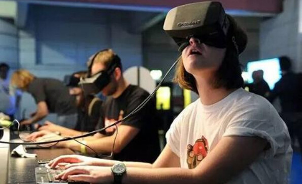 VR社交将会让距离不再是问题
