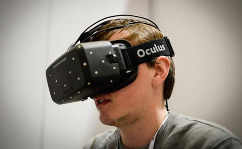 虚拟现实头盔oculus rift