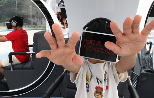 厦门一学校试行将VR眼镜用于学习