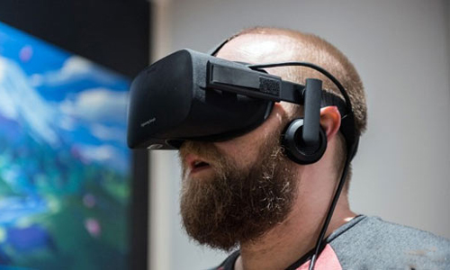 VR眼镜玩游戏