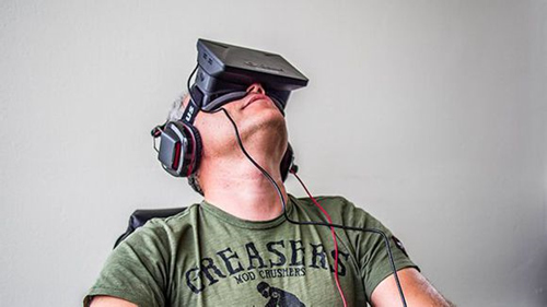 虚拟现实头盔oculus