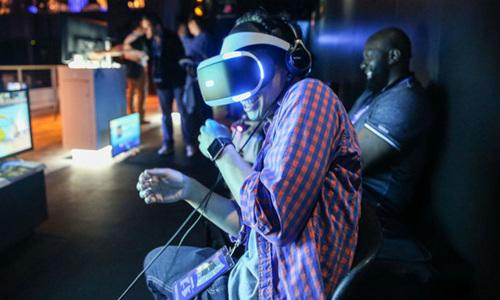 虚拟现实头盔VR游戏体验
