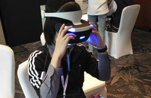 索尼虚拟现实VR游戏头盔