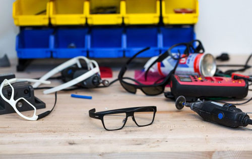 英特尔推出新款智能眼镜 外形酷似普通眼镜