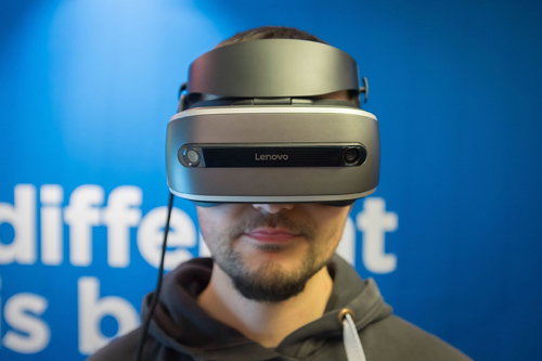 微软系列虚拟现实头盔