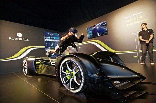 HTC推出无人驾驶赛车VR体验 尽享速度与激情