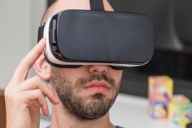 三星手机VR眼镜新专利 磁性手柄很给力