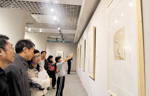 中国意境书画展吸引众多市民参观