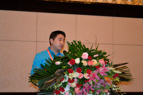 广州网展网络科技有限公司的总经理包良军 在台上的精彩发言