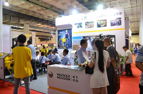 威克诺森机械北京电子设备、元器件及电子仪器展览会现场