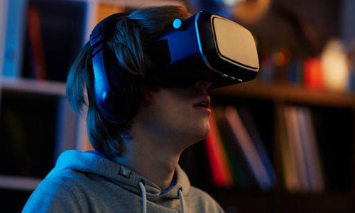 腾讯的虚拟现实业 游戏平台新转型
