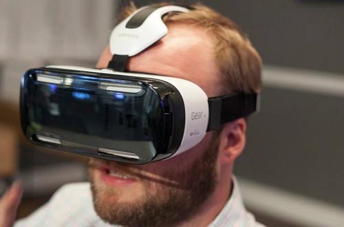 三星Gear VR头显