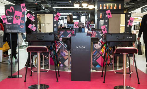 三星与知名彩妆品牌NYX合作打造VR彩妆体验