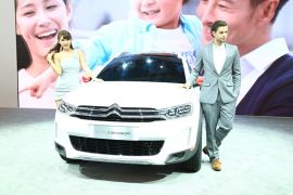 东风雪铁龙C-XR参加2014北京国际车展